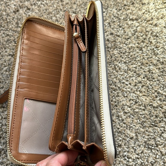 Michael Kors wallet - Picture 4 of 4